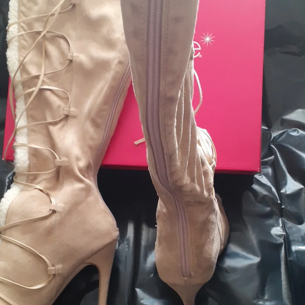 Boots - Picture 5 of 6